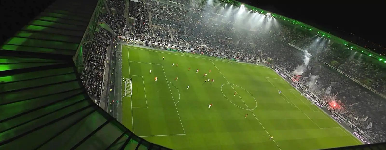 Mini FPV Drohne von 150g Live Broadcast im Fussball Stadion 
