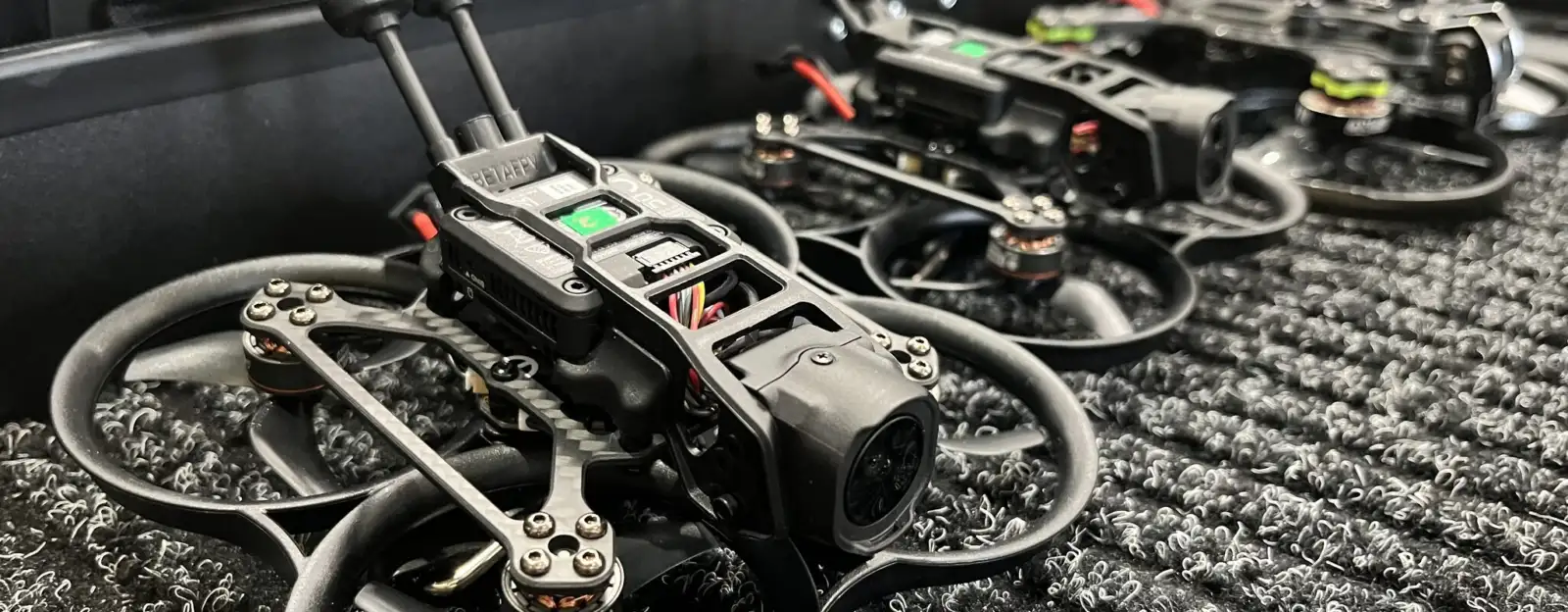 FPV Drohne unter 150g Live Broadcast über Menschen