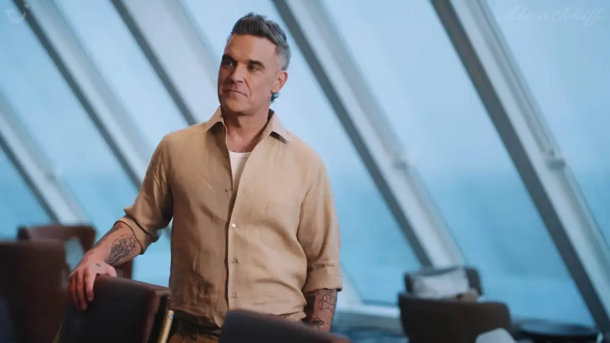 TUI Robbie Williams - Captains Bar