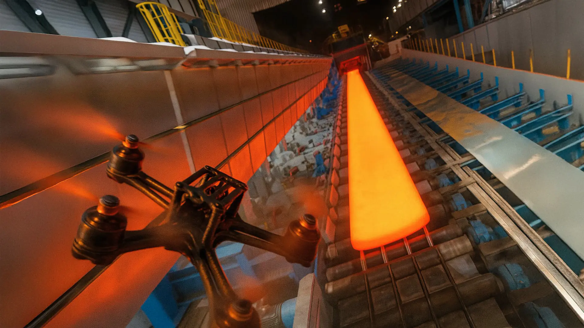 FPV-Drohne im ThyssenKrupp Stahlwerk — Industrie-Flythrough von Skynamic