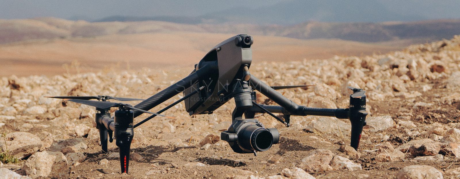 DJI Inspire 3 Drohne in der Wüste von Marokko 