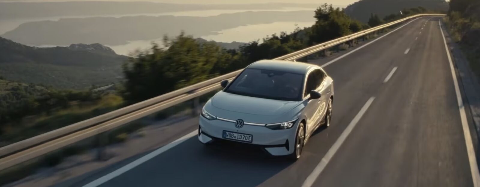 Drohnen Pilot Drei Viertel Packshot Autowerbung